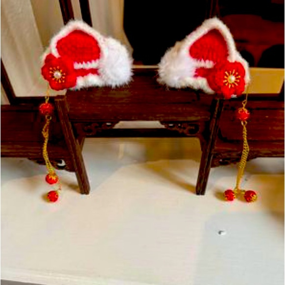 Cute cat ear shape hair clip with dangling chain-Red